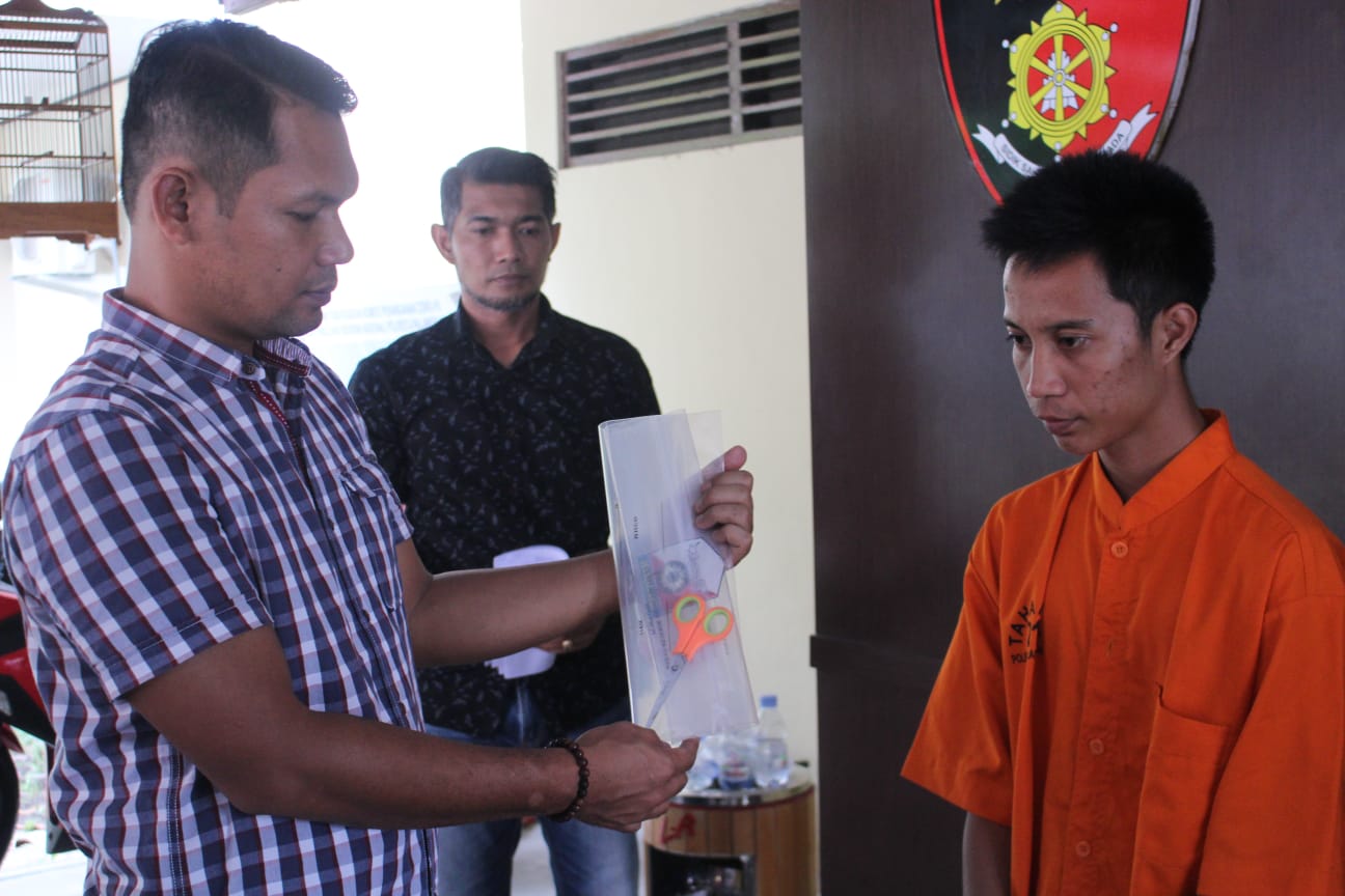 Mahasiswa Tusuk Leher Tetangga 
